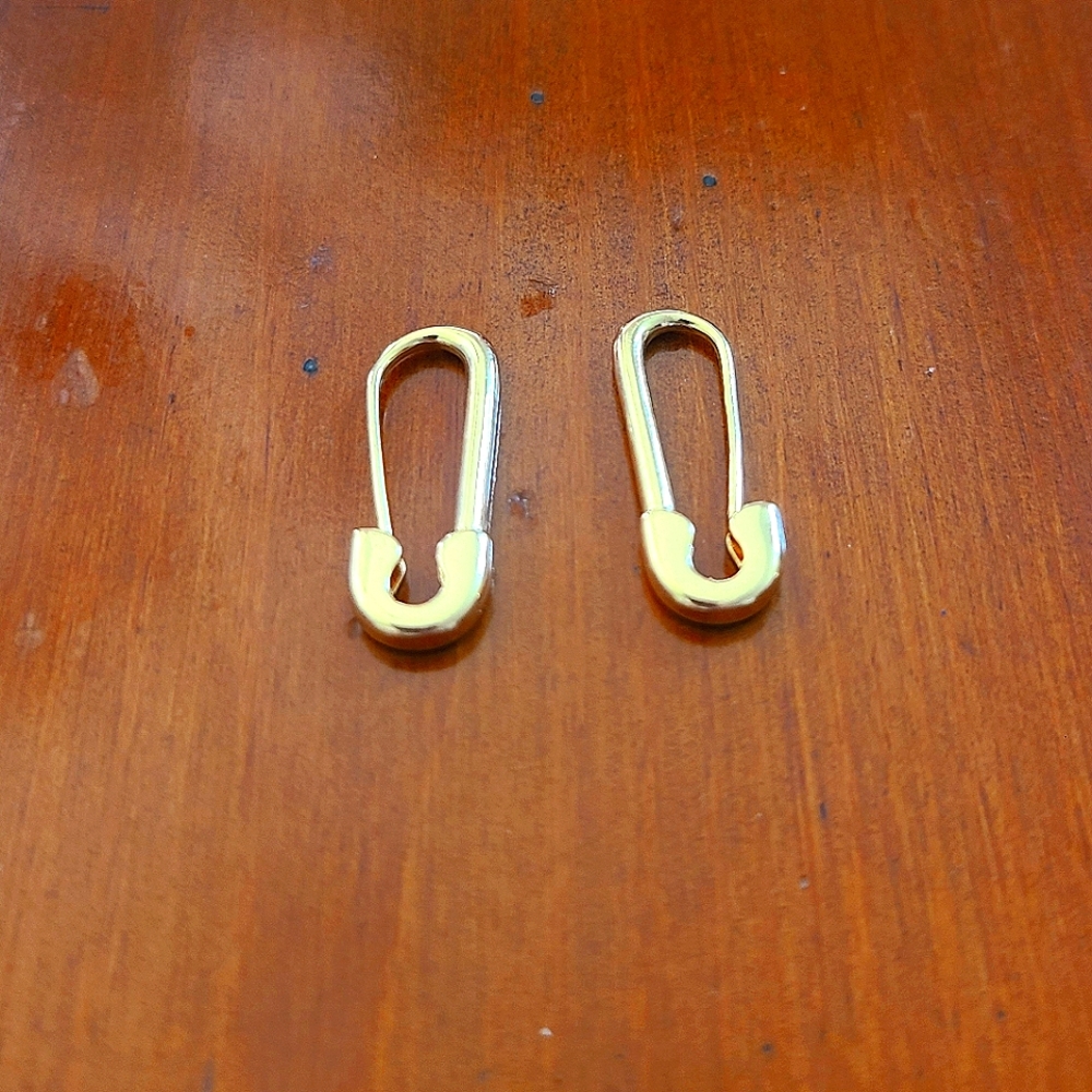 💜2 for 20$Gold Colored Safety Pin Shaped Earrings